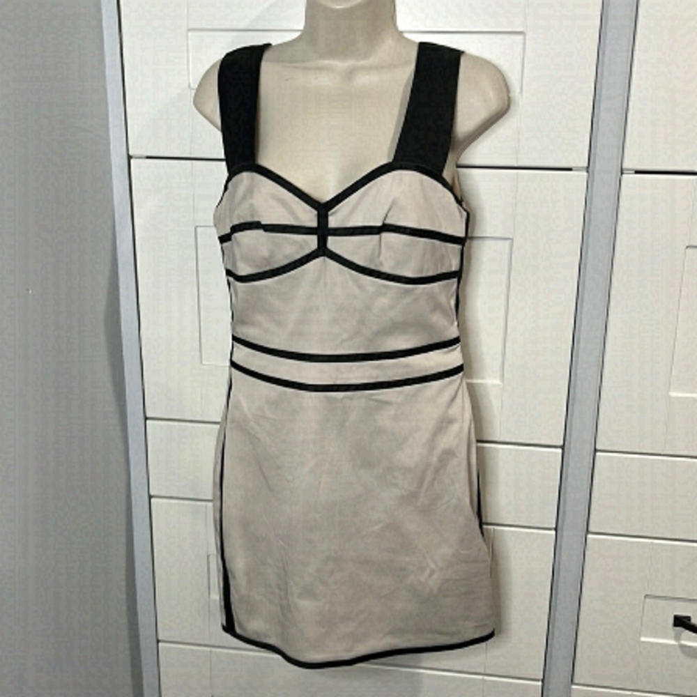 Bcbgeneration. Dress. Beige And Black. Size 6. Zip Back.